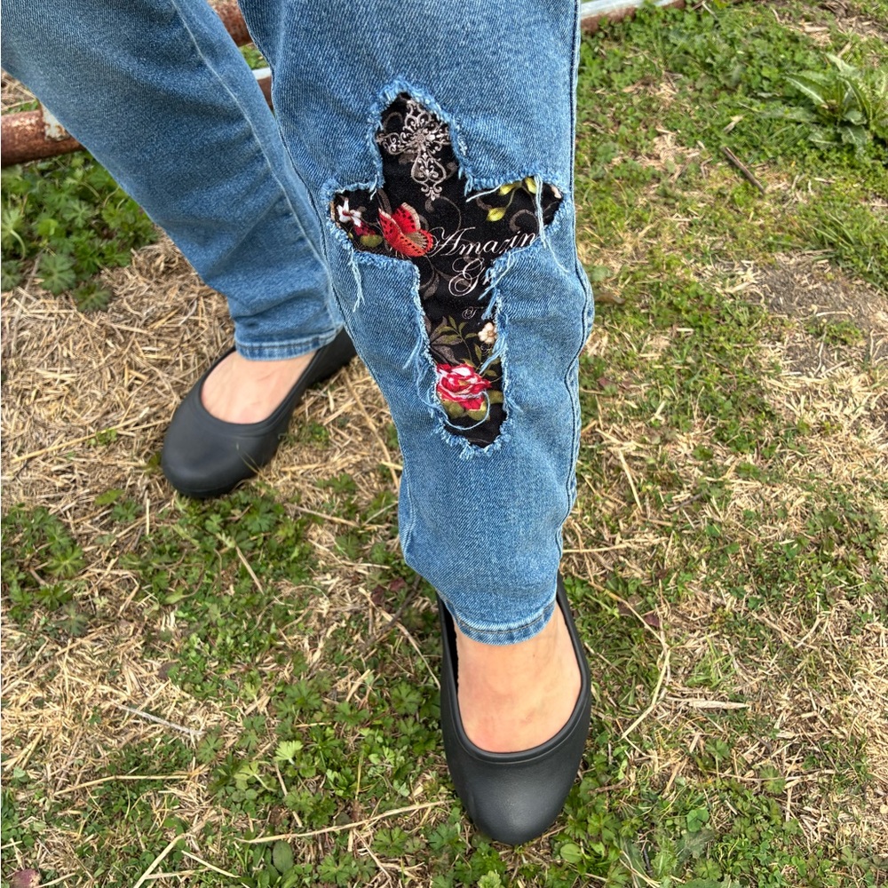 Levi's Blue Jeans with Distressed Patched Floral/Christian Accents, W29, Size 4 - Picture 7 of 15